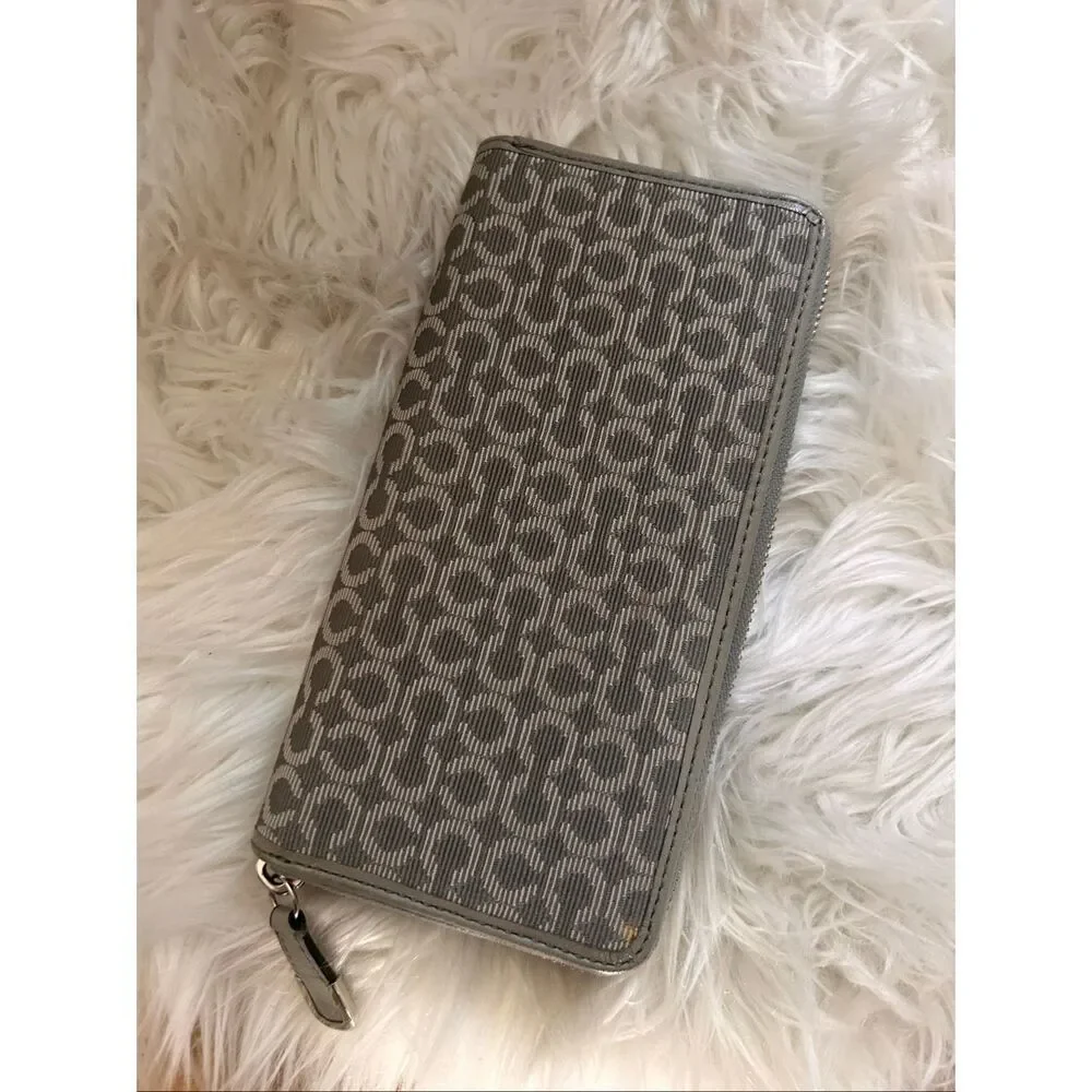 Coach Madison Needlepoint Op Art Accordion Zip Wallet light gray RARE